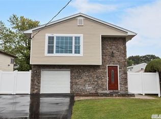 676 N Alleghany Ave, Lindenhurst, NY 11757