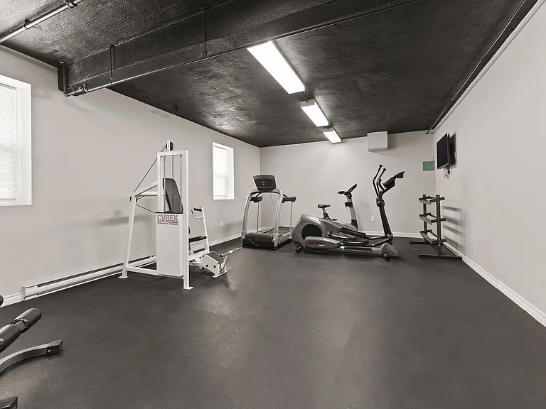 274 Giles Blvd W — Photo 18
