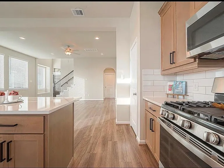 8700 Laurel Crest Dr — Photo 3