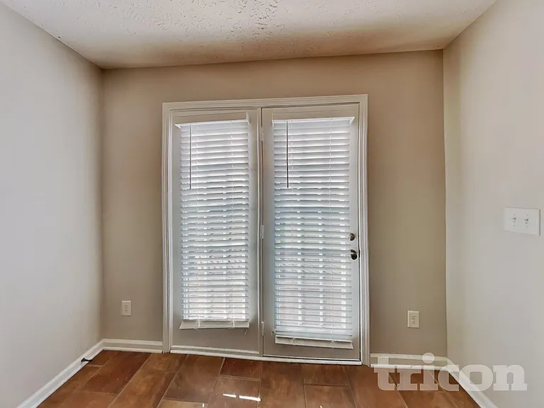 3479 Melrose Dr — Photo 6