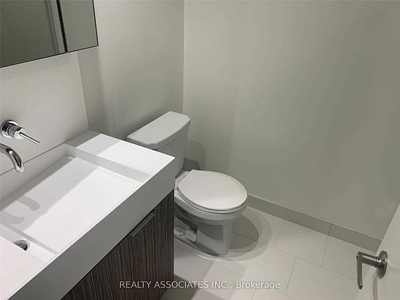 4th image of 20 Richardson St #915