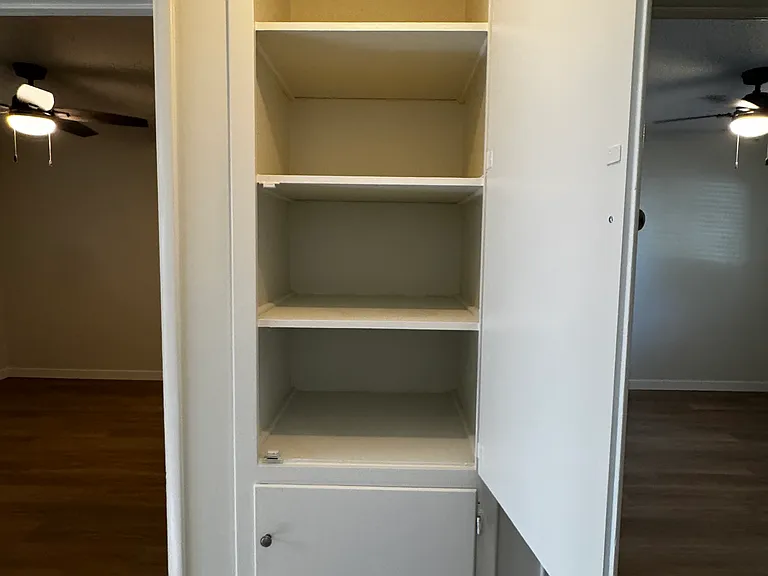 Storage cabinet