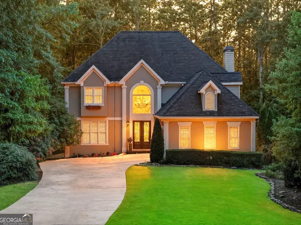 489 Emerald Lake Ln, Sugar Hill, GA 30518