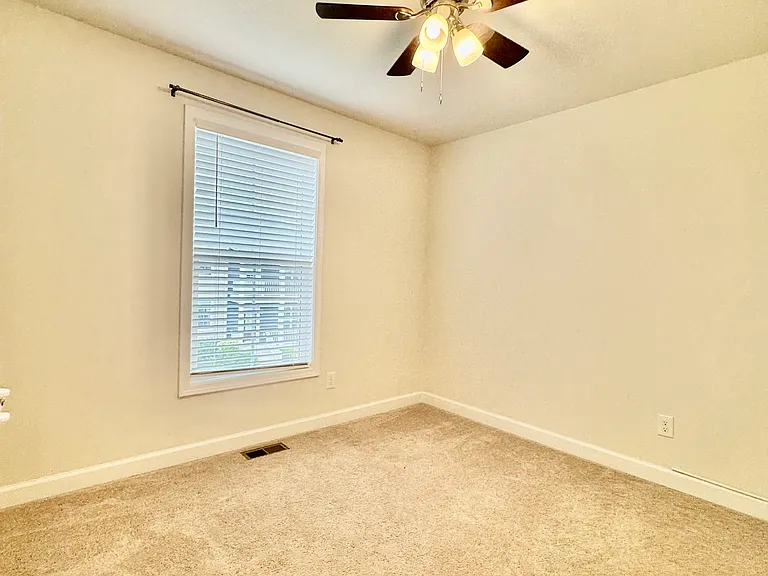 325 John Adams Dr — Photo 26