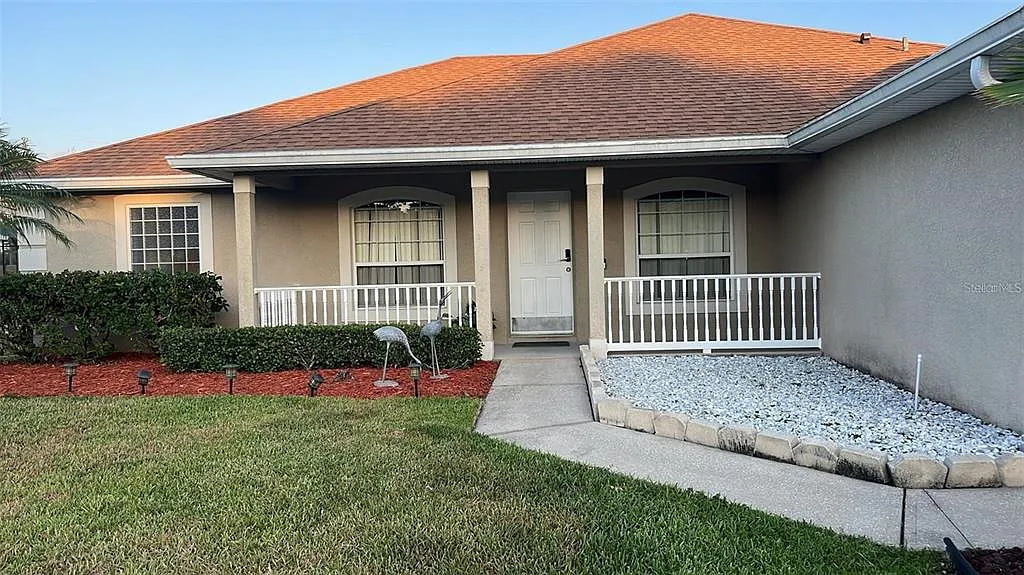 4 bed, 2.0 bath, 2035 sqft, $2,400 — Photo 3