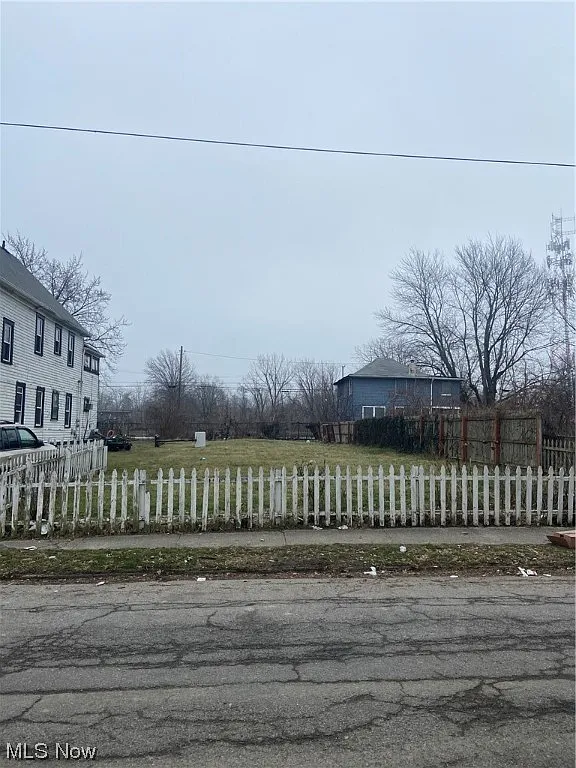 547 E 128th St photo 1