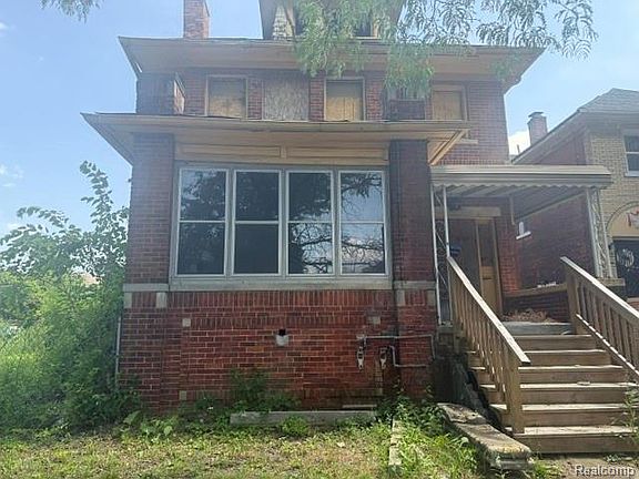 3rd image of 2295 Gladstone St
