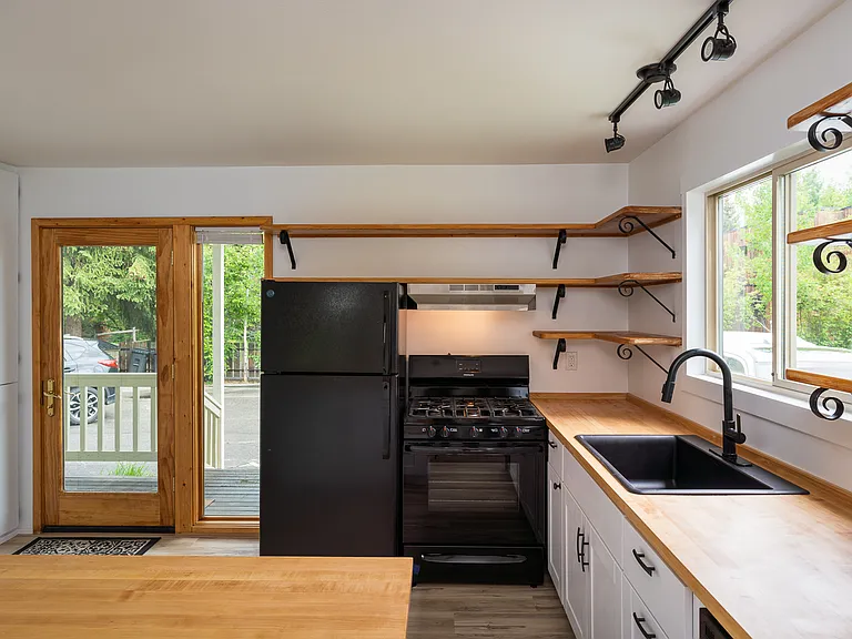 121 Pinewood Ln #B1 — Photo 5
