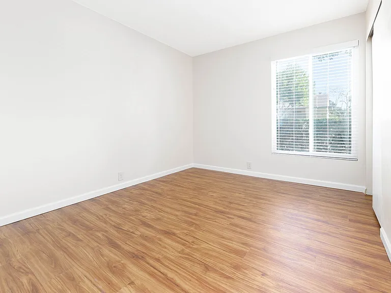 10536 Greenford Dr — Photo 12