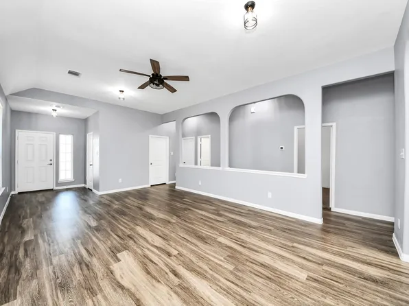 2335 Spring Hollow Dr, Baytown, TX 77521
