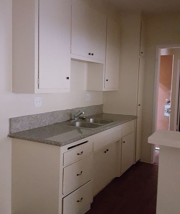 1st image of 14602 Blythe St APT 17