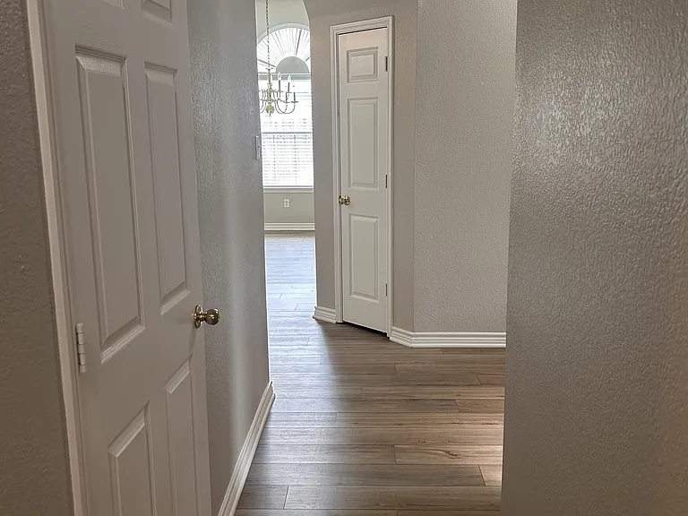 6104 Oldham Dr — Photo 8