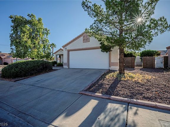 2nd image of 812 Mesa Pine Ct