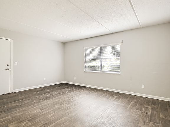 4th image of 1000 Lansdowne Dr #5-502