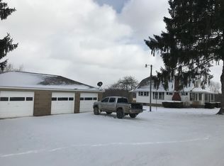 897 Tarklin Rd, Cranberry, PA 16319