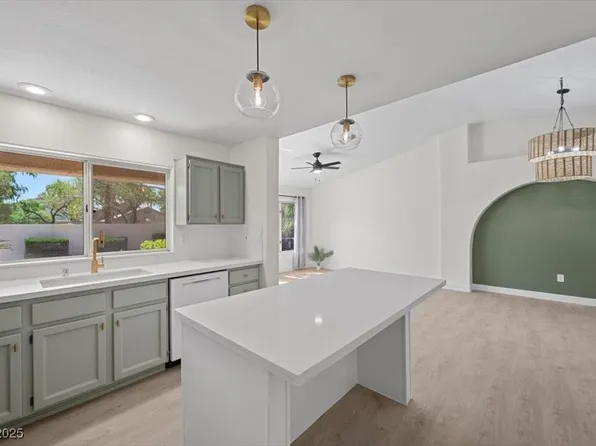 2216 Spring Water Dr, Las Vegas, NV 89134