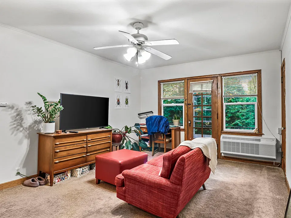 2609 University Ave #3