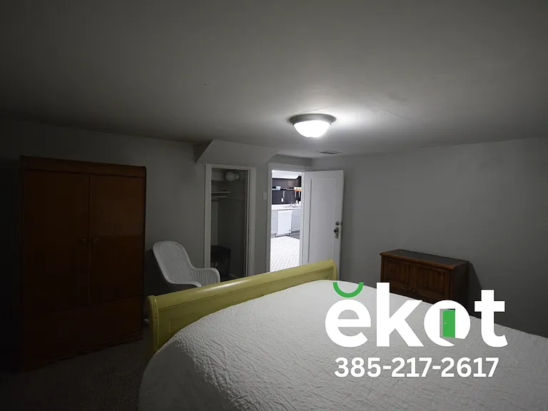 382 N Wall St — Photo 8