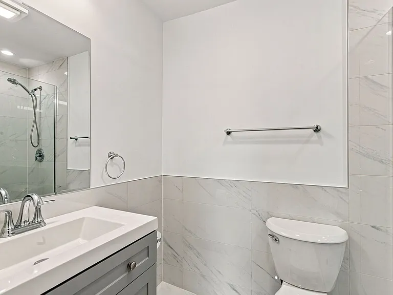 1365 N Sterling Ave #208B — Photo 8
