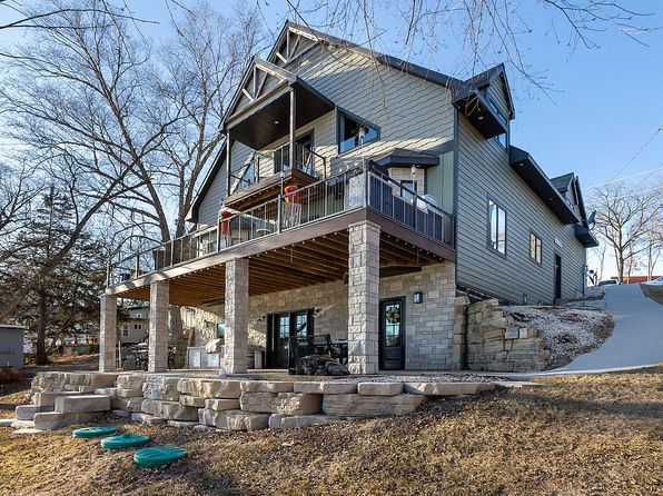 24378 204th Ave, Manchester, IA 52057