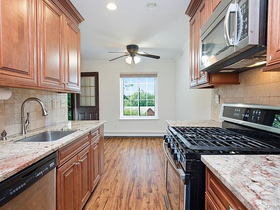3rd image of 66 Foxwood Circle
