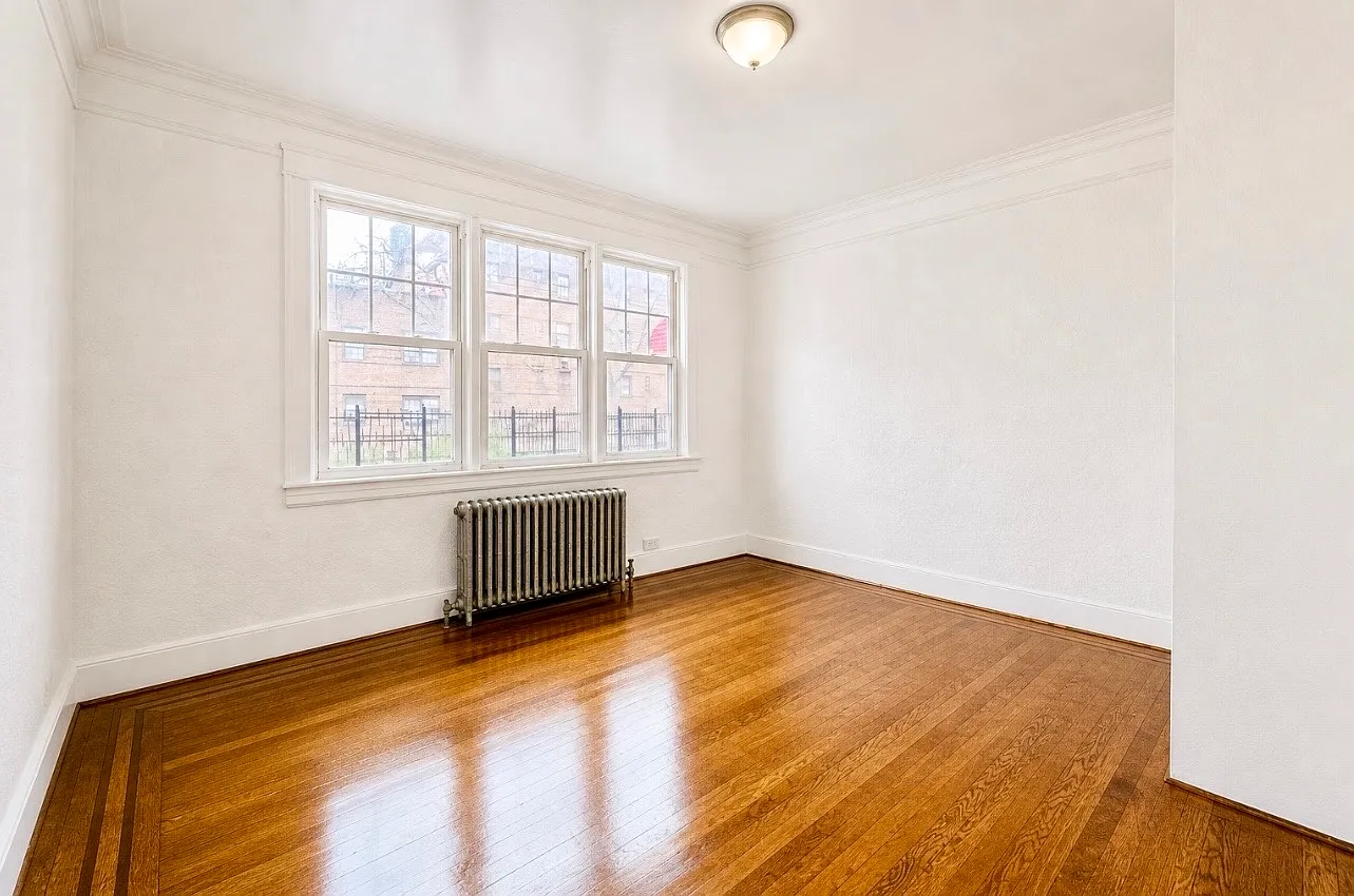 3 bed, 1100 sqft, $3,777 — Photo 3