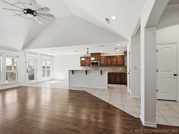 5th image of 1218 E 133rd Pl