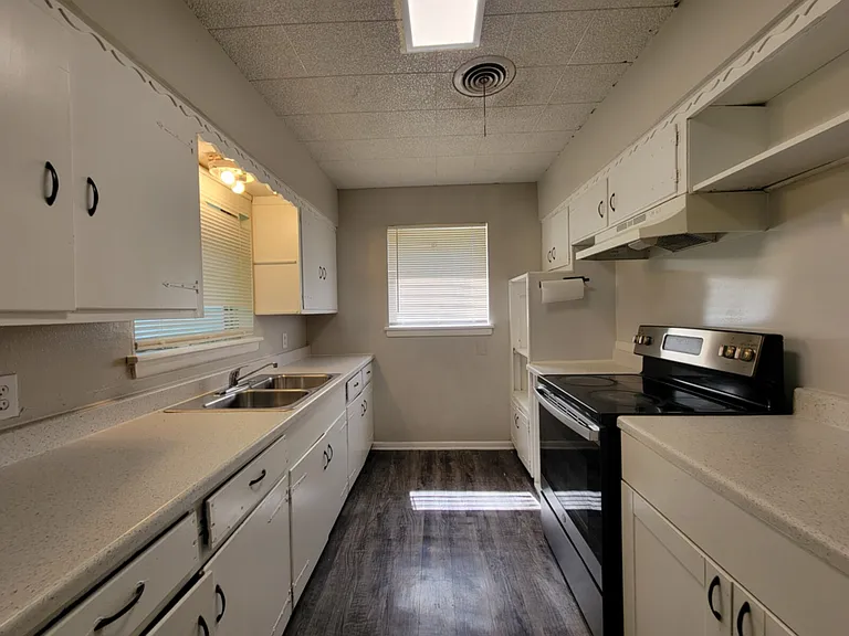 1220 Lewis Dr — Photo 10