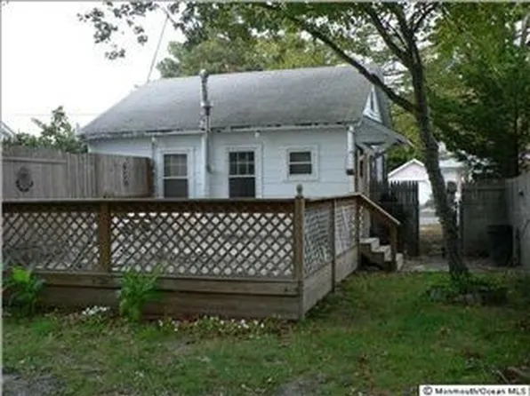 495 Pinecroft Dr, Brick, NJ 08723