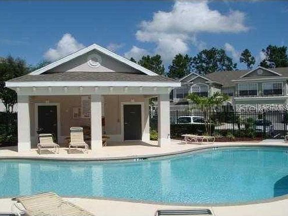3rd image of 2052 Park Crescent Dr