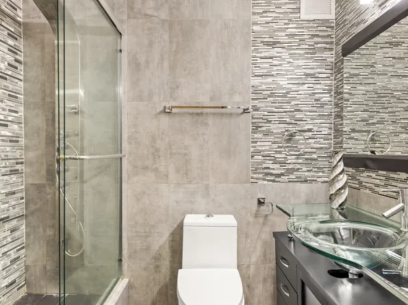 330 East 38th Street image 6 of 14