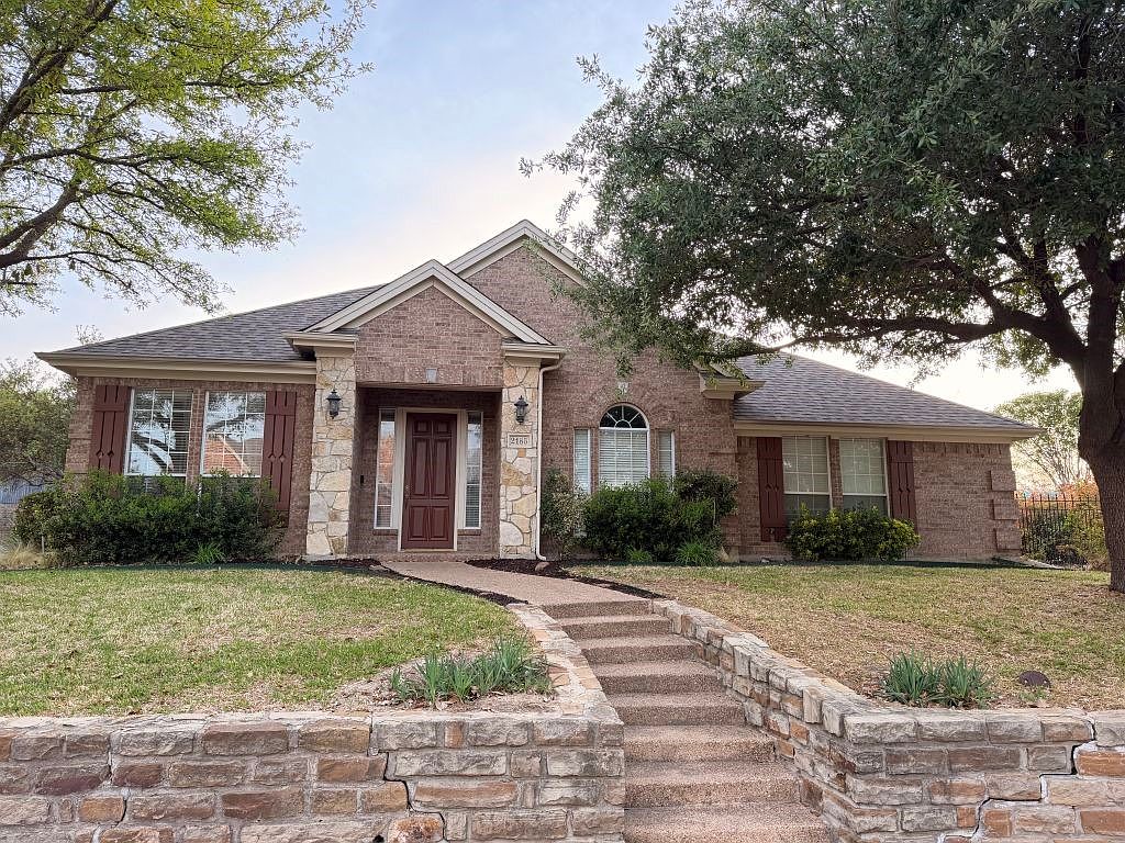 2185 Clubview Dr