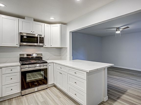 4th image of 141 Johnston Ln #10