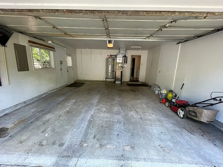 2456 Blackburn St — Photo 15