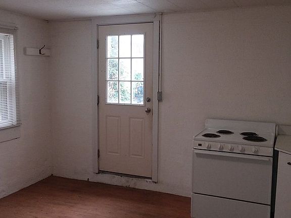 4th image of 1410 Rosemary Ln #A