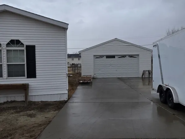 413 Mountain View Dr, Rock Springs, WY 82901