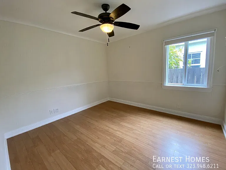2577 S Bundy Dr — Photo 16