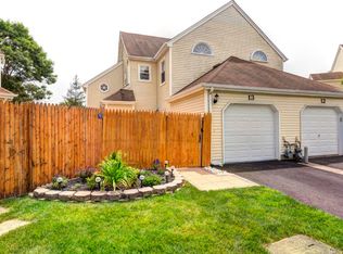 13 Longfellow Ct, Freehold, NJ 07728