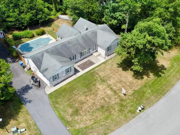 1398 Redwood Cir, La Plata, MD 20646