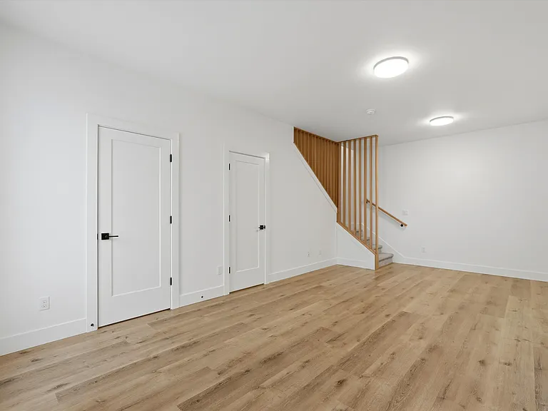 5221 N Maryland Ave — Photo 11