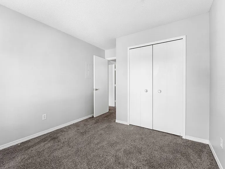 Walnut Woods Apartments — Photo 42