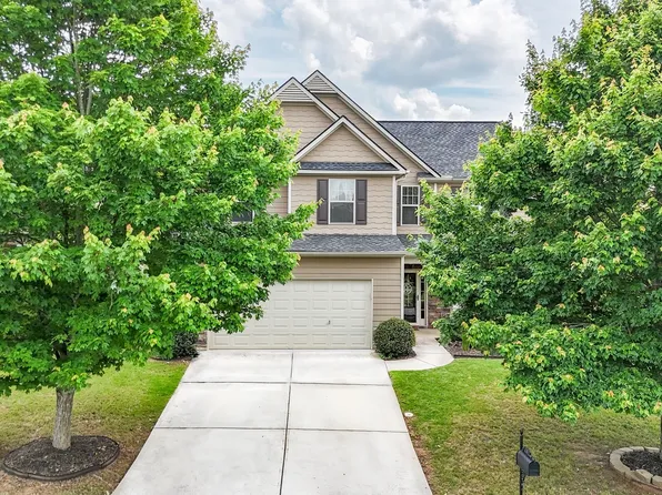 18 Crown Dr, Dallas, GA 30132