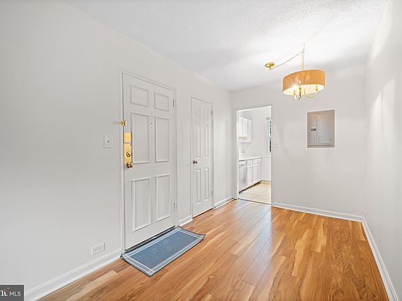 5th image of 206 N Trenton St APT 4