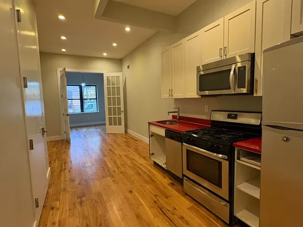 186 Wilson Avenue image 1 of 23