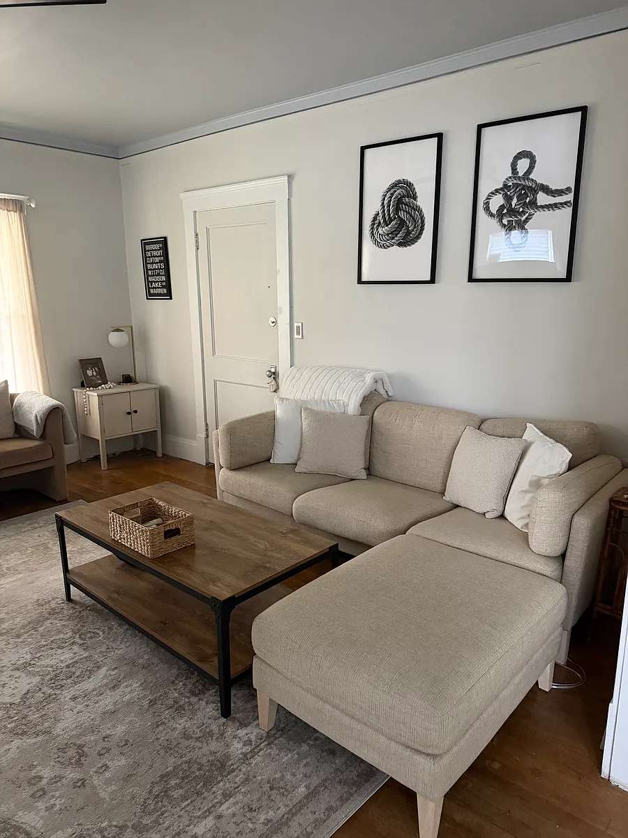 Living room. - 1281 Marlowe Ave