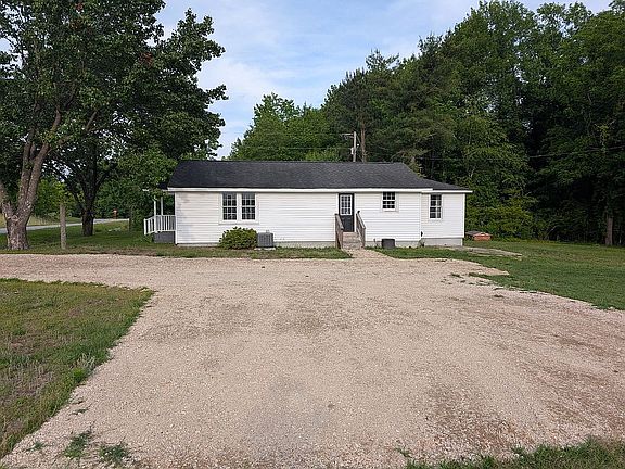 4th image of 895 Stewart Rd