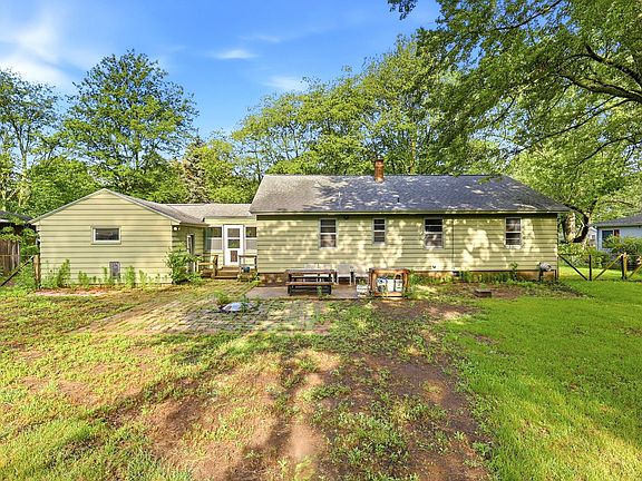 4th image of 719 Aster Ave