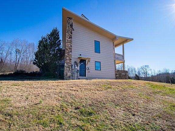 5th image of 2016 Valley View Rd