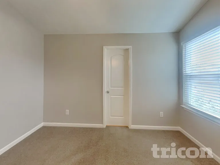 1524 Hamilton Hills Dr — Photo 7