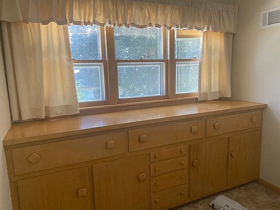 Built-in buffet
